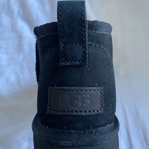 CLASSIC ULTRA MINI BOOTS IN BLACK - Picture 8 of 9